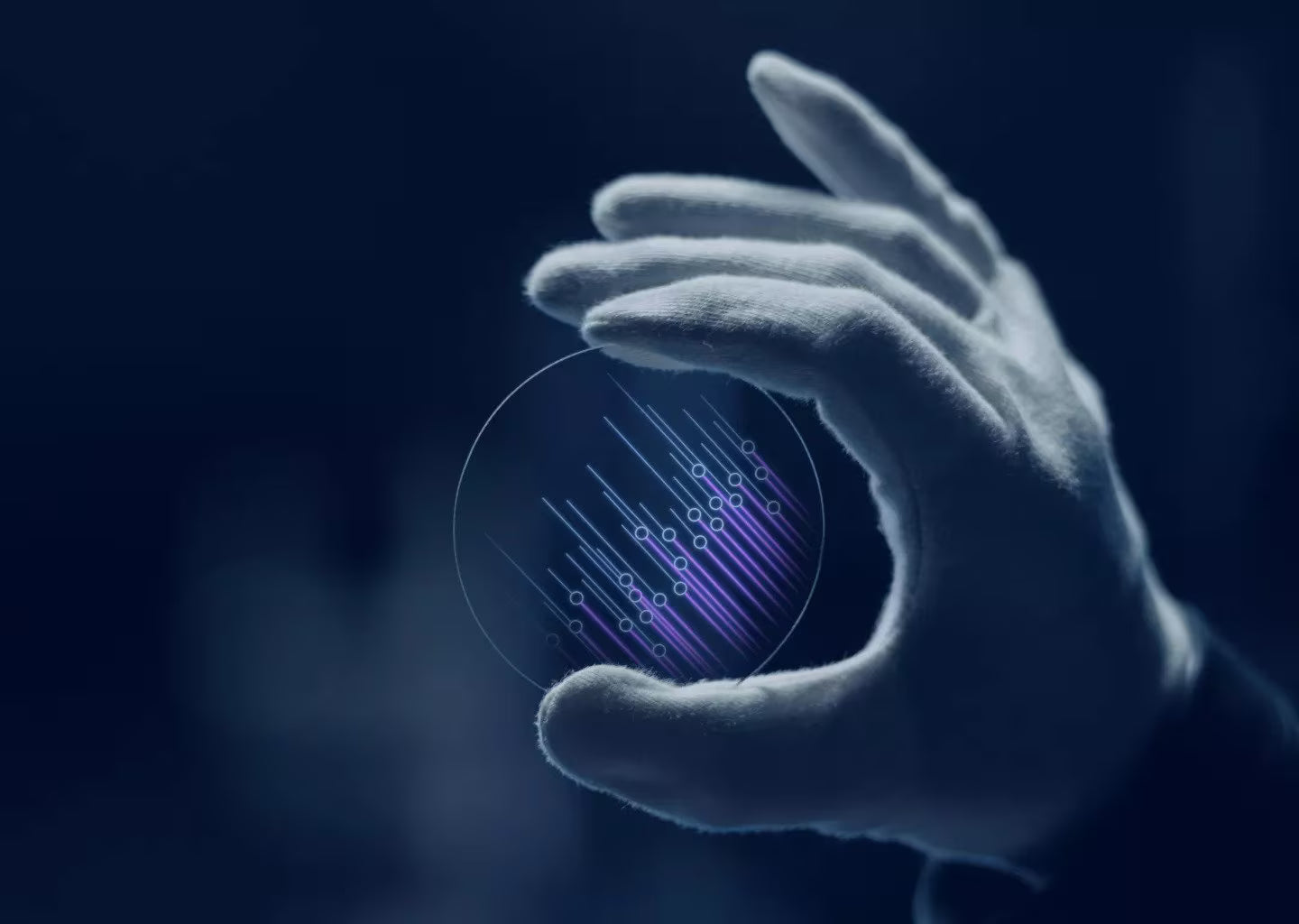 A gloved hand delicately holds a round, transparent chip with blue and purple lines, symbolizing advanced tech and protection like the 1.5 BLUE CAPTURE for φιλτράρισμα μπλε φωτός. The background is dark and blurred.
